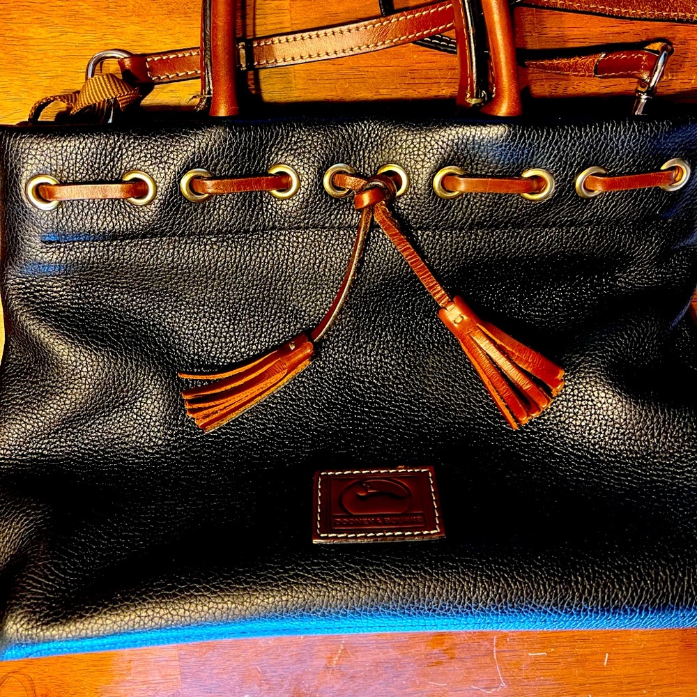 Dooney and Bourke bag, very classic leather, great condition, smoke free home